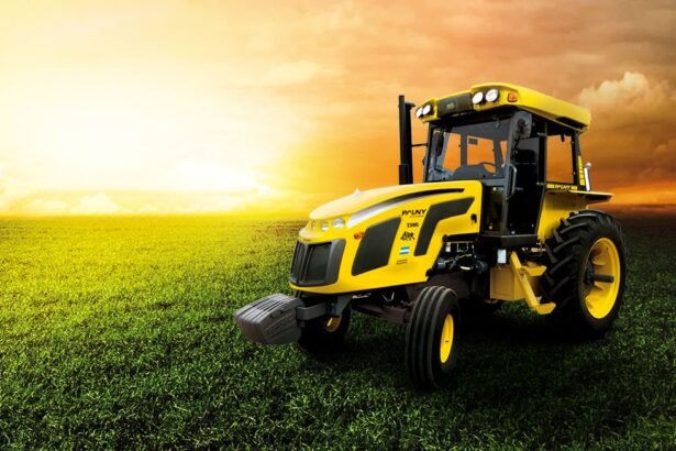 Senador Felipe Michlig detallando la aprobación de fondos para equipamiento de comunas en San Cristóbal