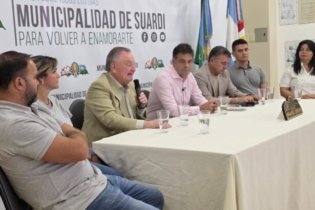 Conferencia de prensa en Suardi por situación laboral empresa Verónica Felipe Michlig y Leandro Gastaldi