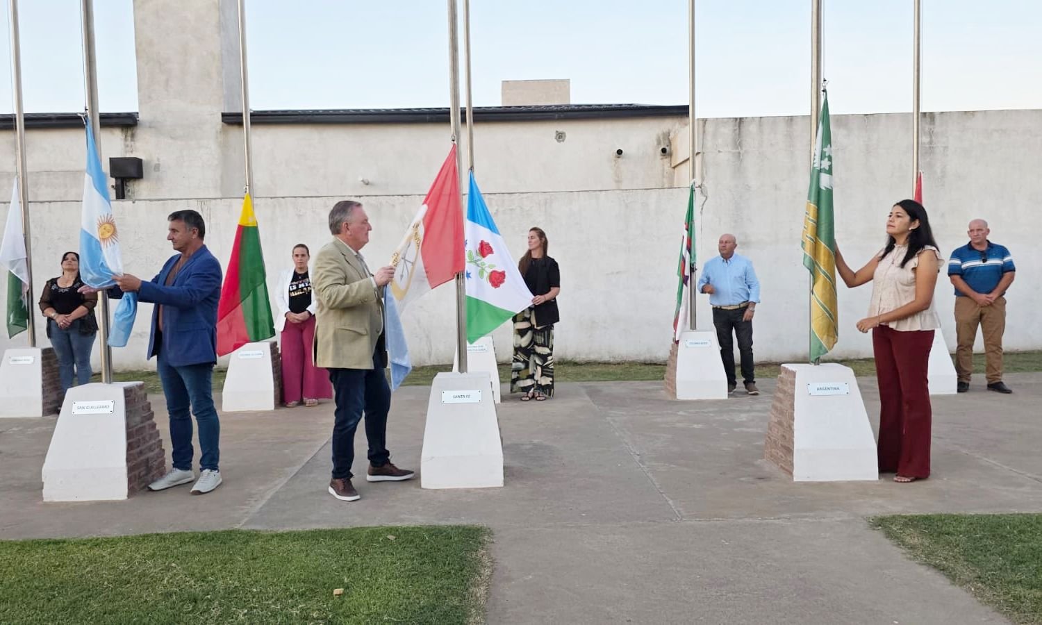 Acto de inauguración de la puesta en valor de la Plaza de las Banderas en San Guillermo con Felipe Michlig y Romina López