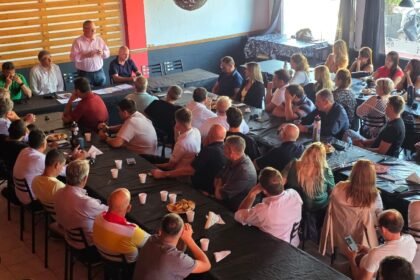 Senador Felipe Michlig, Ministro Fabián Bastía y Diputado Marcelo González en la jornada de trabajo con gobiernos locales.