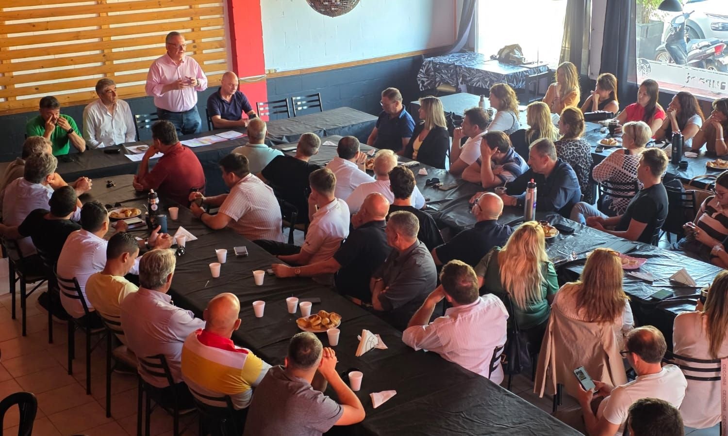 Senador Felipe Michlig, Ministro Fabián Bastía y Diputado Marcelo González en la jornada de trabajo con gobiernos locales.