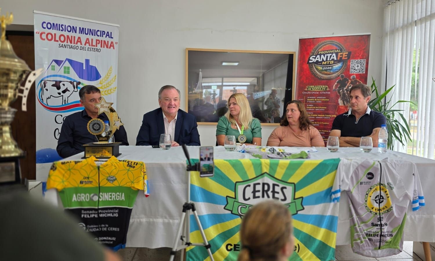 Presentación del Rally de los 4 Vientos en Ceres con entrega de aportes para obras de infraestructura