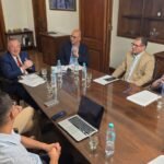 Felipe Michlig junto a intendentes y ministros durante la ronda de consultas por la Ley Orgánica de Municipios en el Senado.