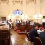 Felipe Michlig en sesión del Senado de Santa Fe destacando la aprobación de leyes con consenso político