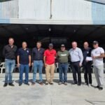 Senador Felipe Michlig, diputado Marcelo González y el veterano Owen Crippa en el Aeroclub de San Cristóbal durante la inauguración de obras.