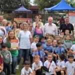 Senador Felipe Michlig, diputado Marcelo González y Silvana Romero en el acto de Crecer Jugando en Hersilia