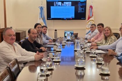 Senador Felipe Michlig en la reunión de la Comisión Evaluadora del Programa Alentar en Casa de Gobierno