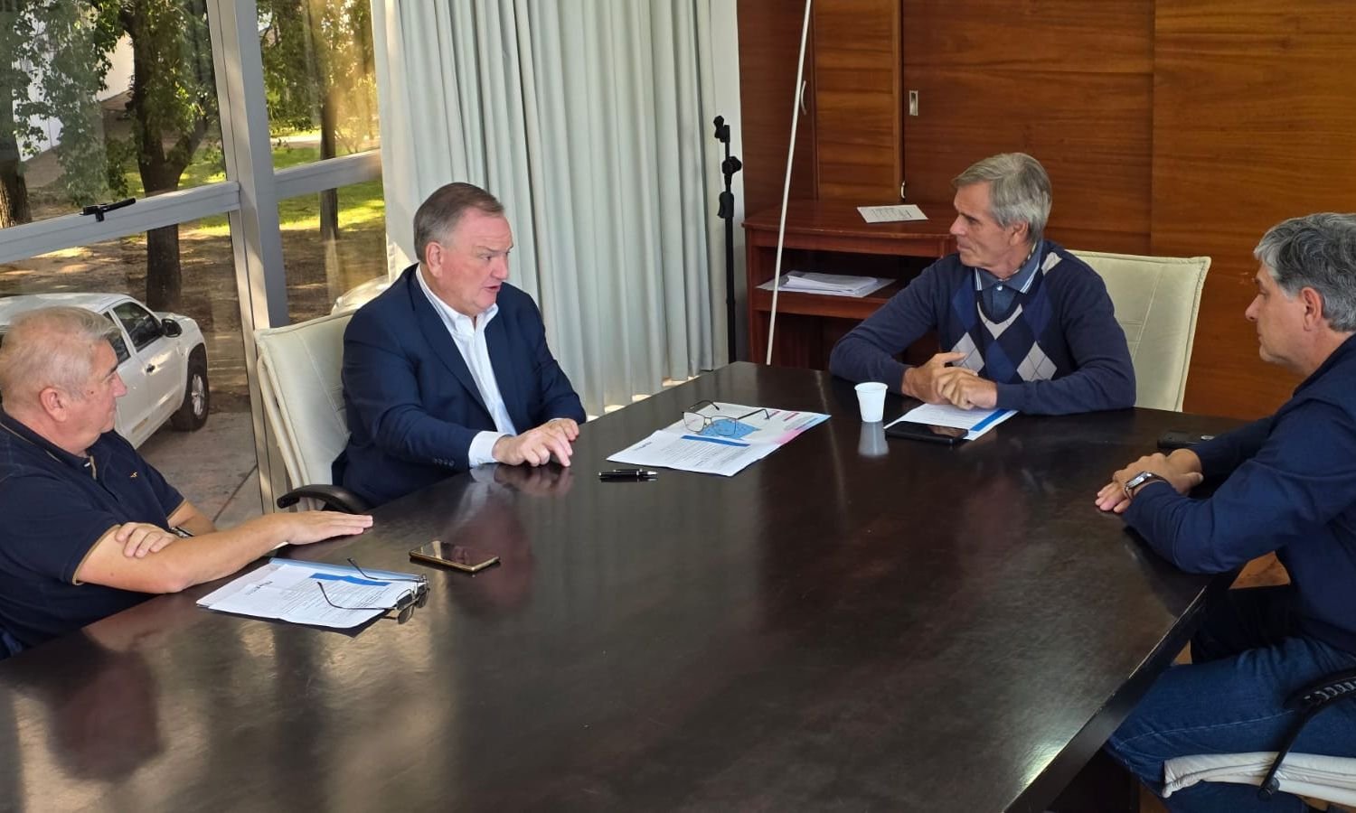 Senador Felipe Michlig reunido con Pablo Seghezzo y Germán Lagger en la Dirección Provincial de Vialidad