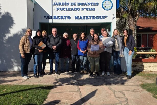 Senador Felipe Michlig y diputado Marcelo González entregando aportes FANI y PFI en instituciones de San Guillermo y Moisés Ville.