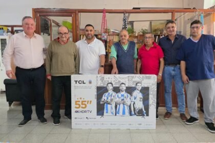 Senador Felipe Michlig y diputado Marcelo González durante su visita a la Residencia de Adultos Mayores Alma en San Cristóbal